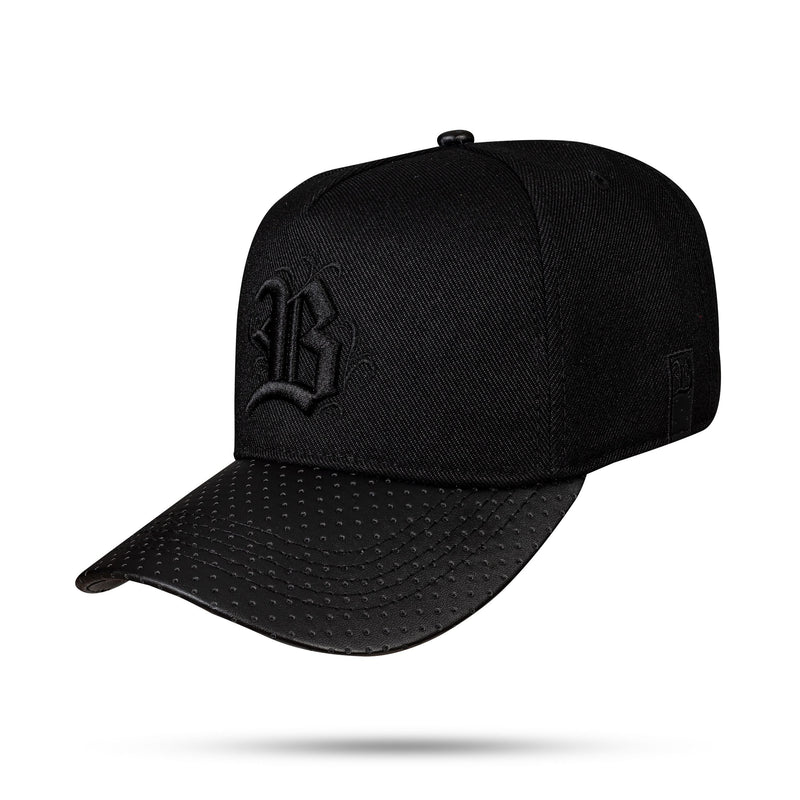 Boné Preto Snapback Aba Couro Perfured