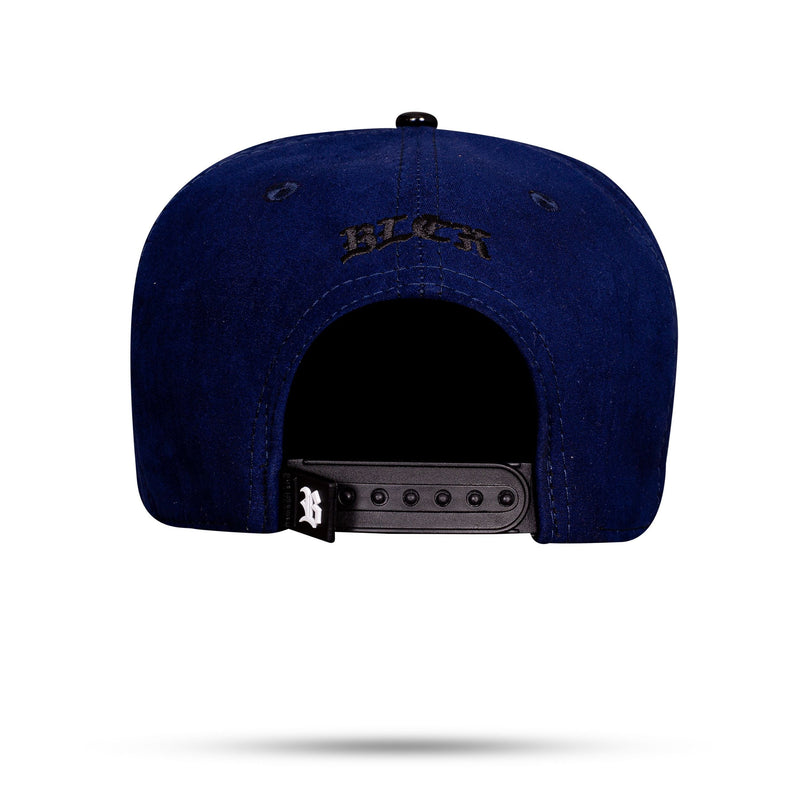 Boné Snapback Azul Marinho Suede Aba Piano Logo Metal