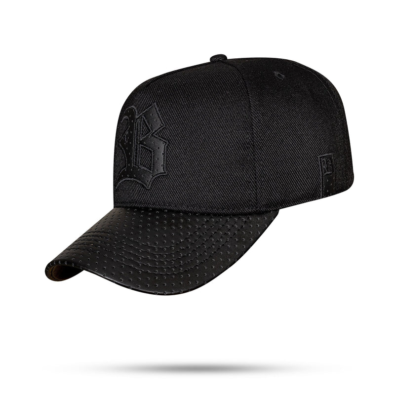 Boné Preto Snapback Aba Couro Perfurated