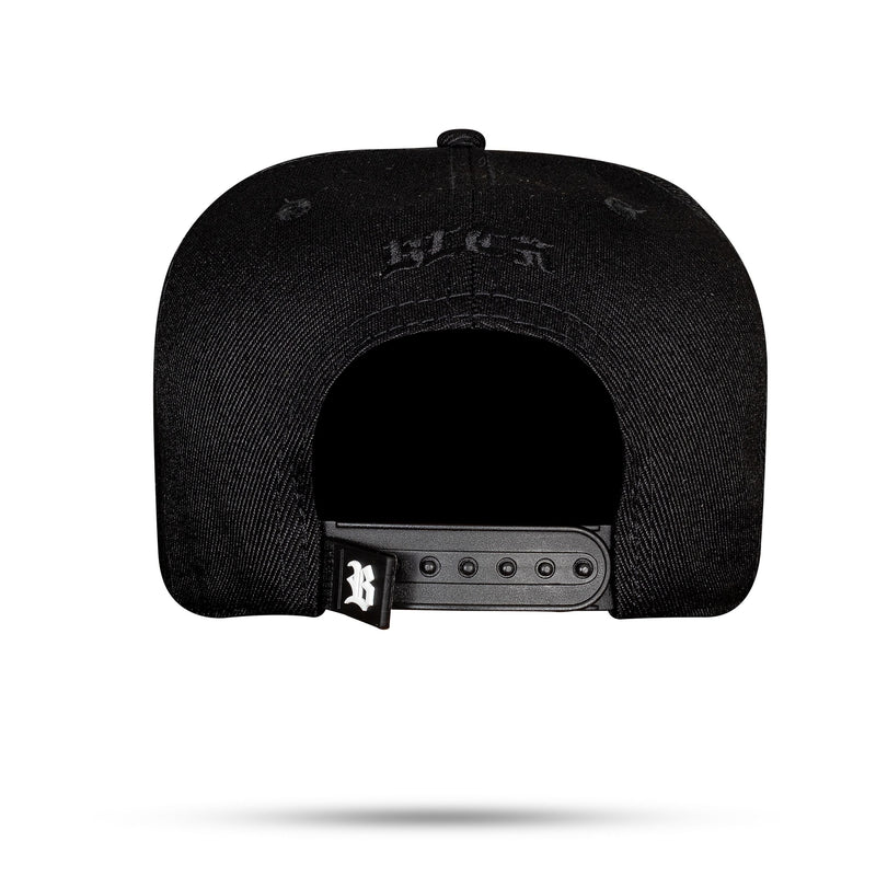 Boné Preto Snapback Aba Couro Perfurated